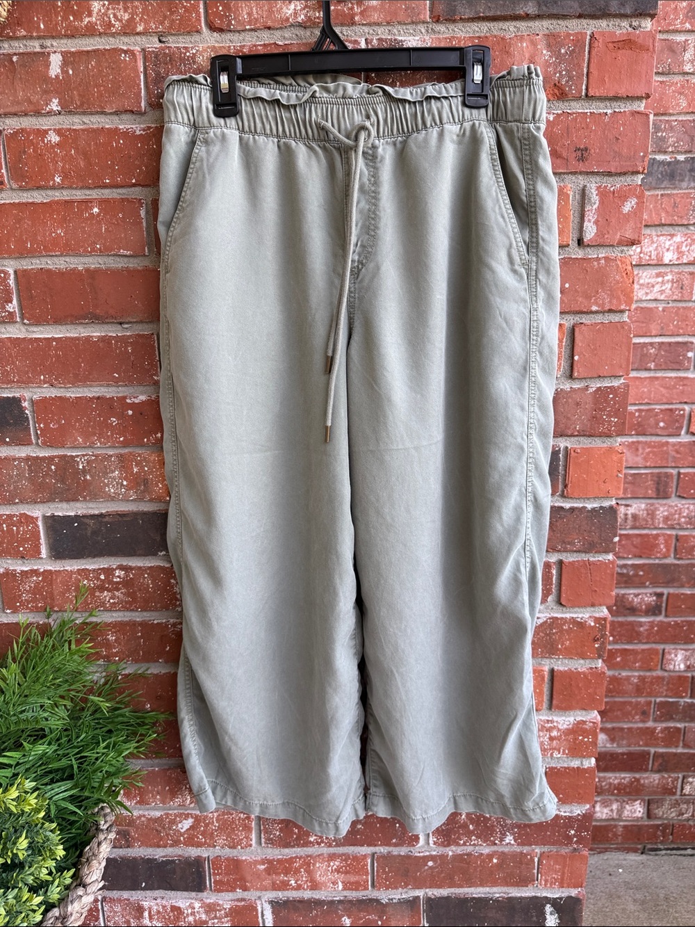 LOFT Women’s Olive Wide Leg Flowy Pants